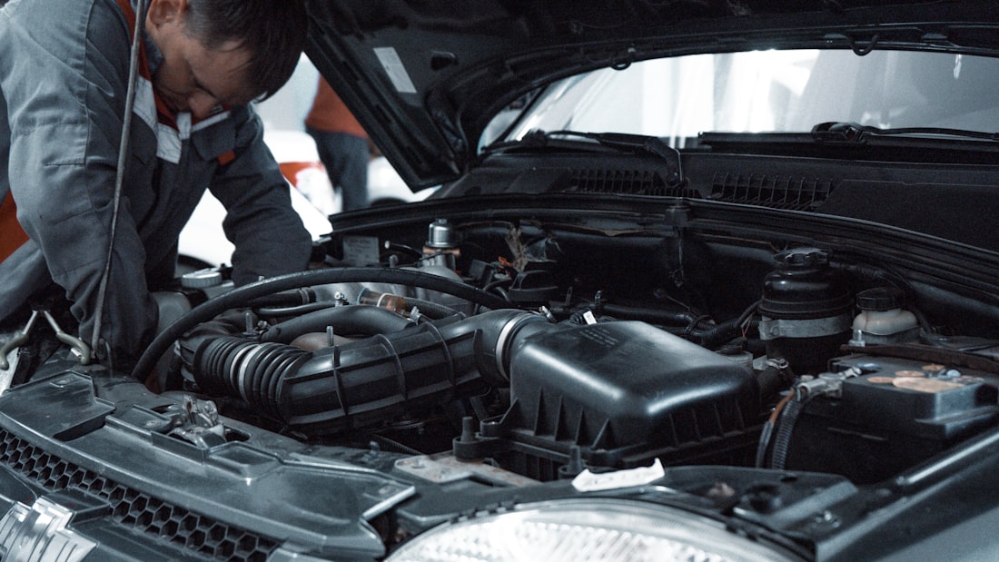 Hands deep in a transmission during a diagnosis at the shop